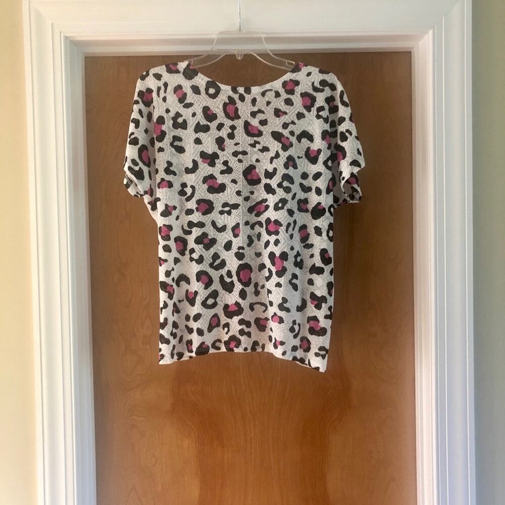 Pink lily open back leopard print top size small